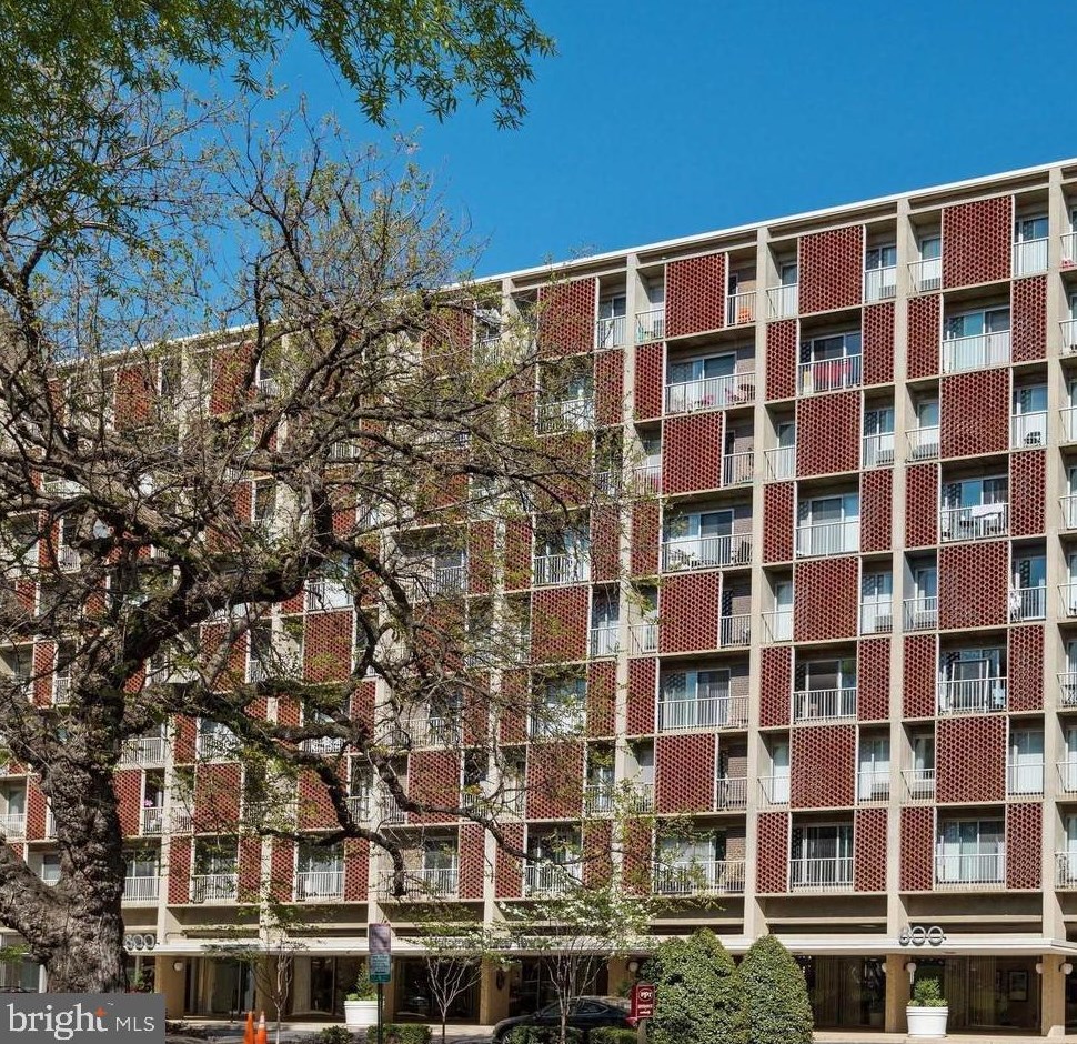 800 4th St, Washington DC 20024-3062 exterior