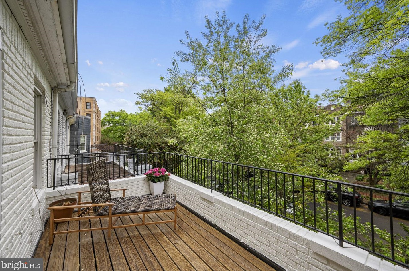 2318 Ashmead Pl, Washington DC 20009-1414 exterior