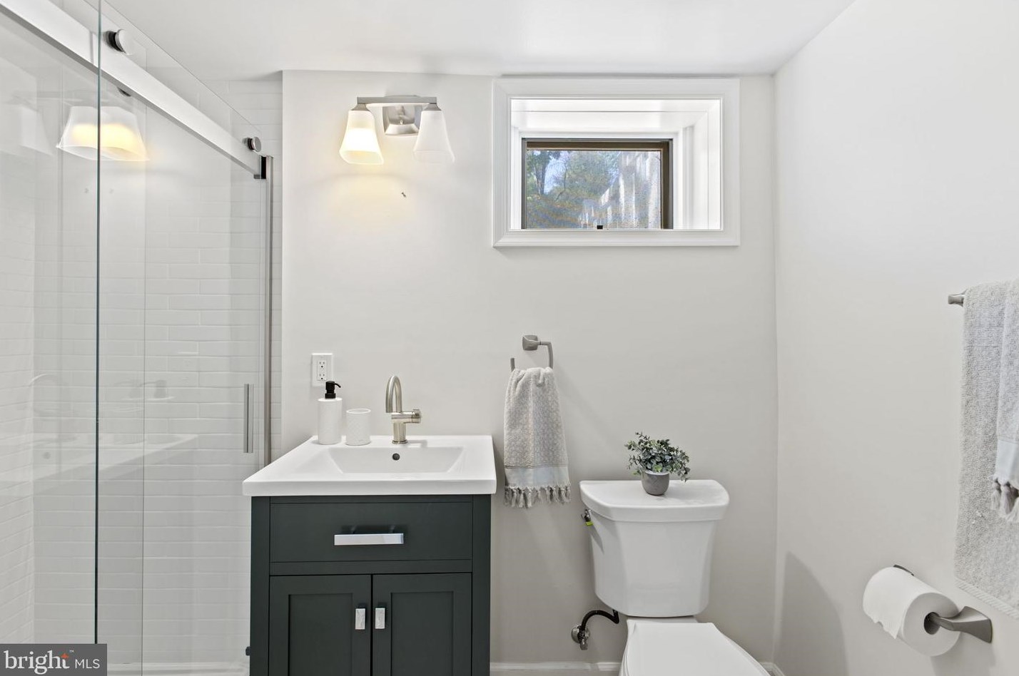 6319 31st Pl, Washington DC  20015-2347 exterior