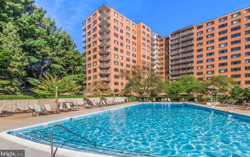 4201 Cathedral Ave, Washington DC  20016-4901 exterior