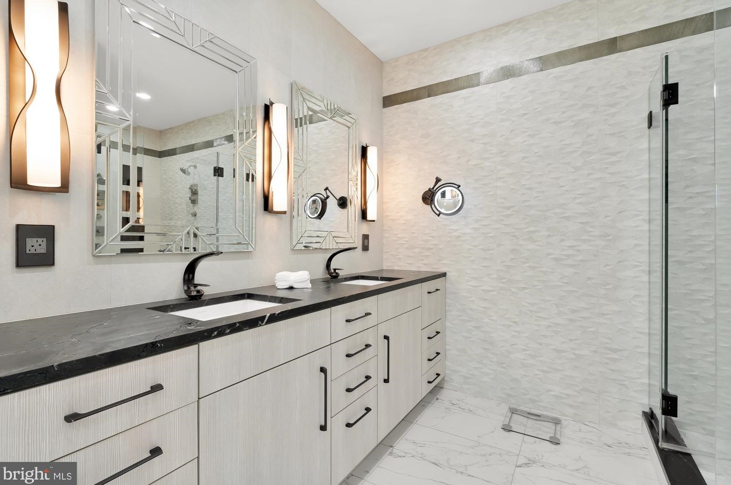 1728 Church St, Washington DC 20036-1302 exterior