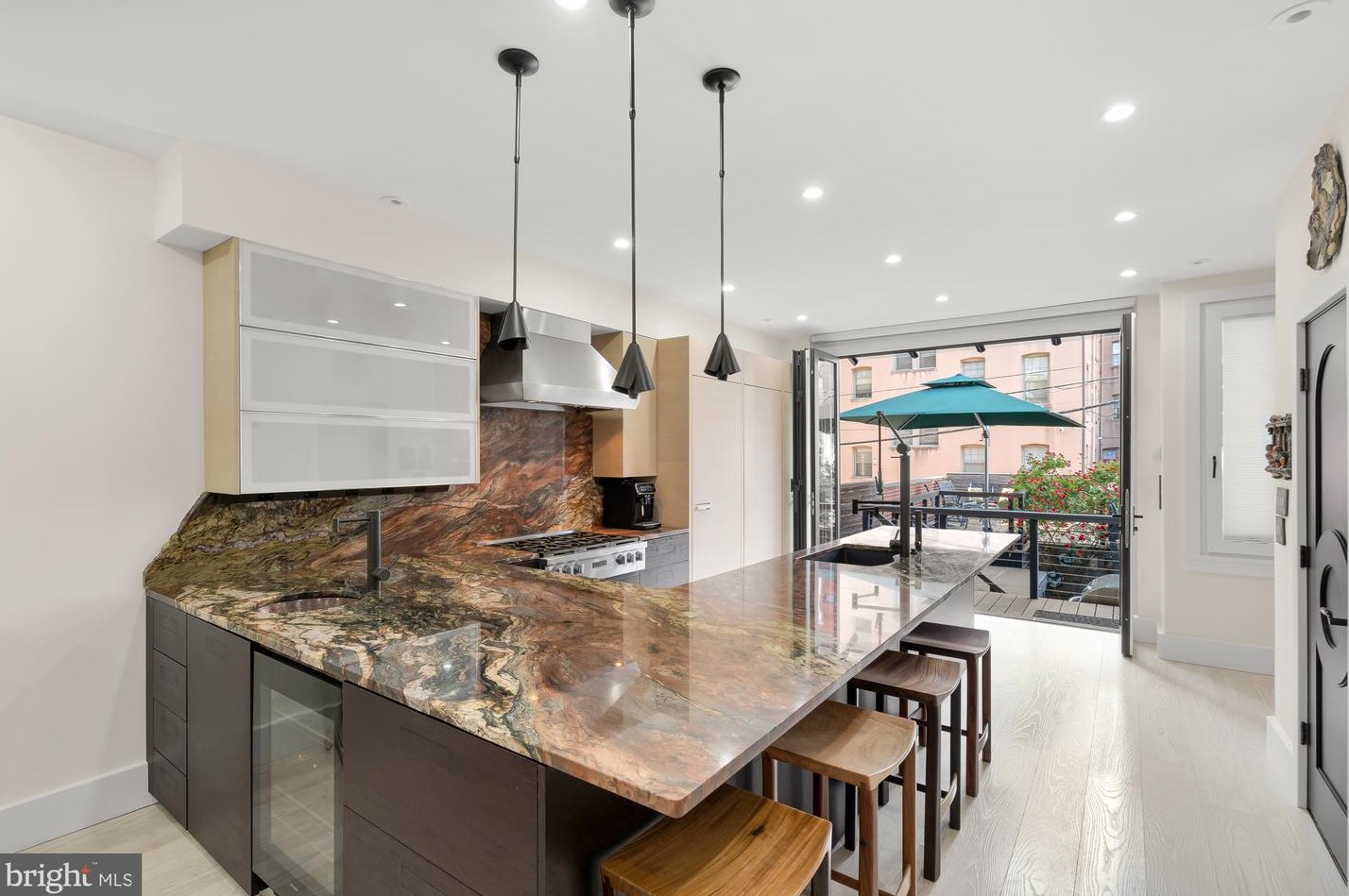 1728 Church St, Washington DC 20036-1302 exterior