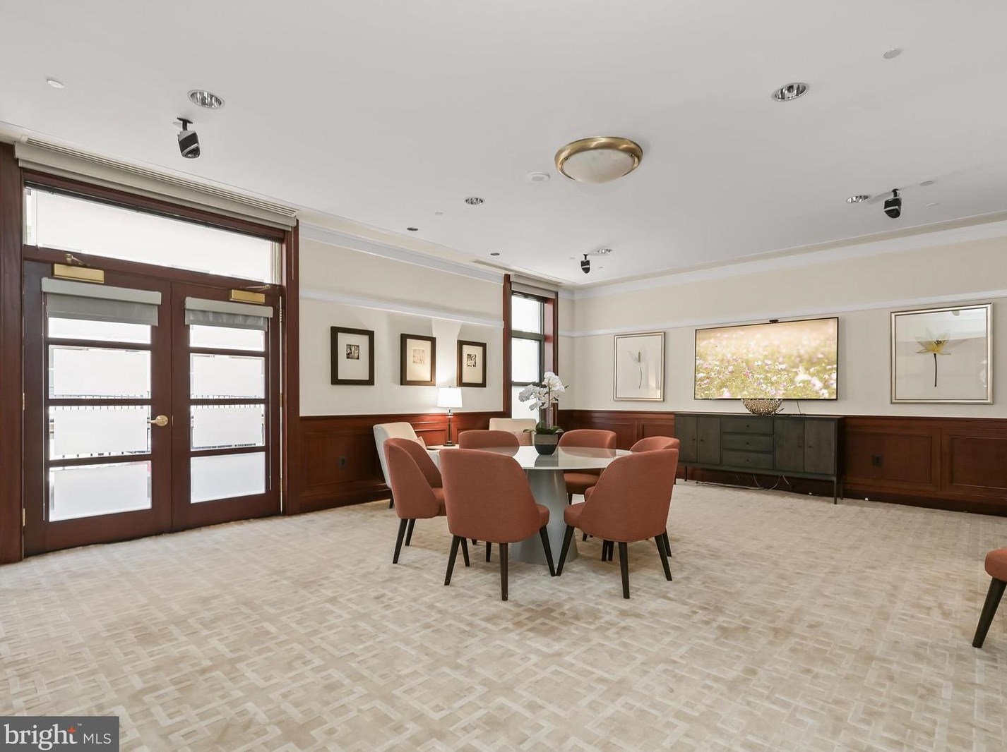 2425 L St, Washington DC  20037-2408 exterior