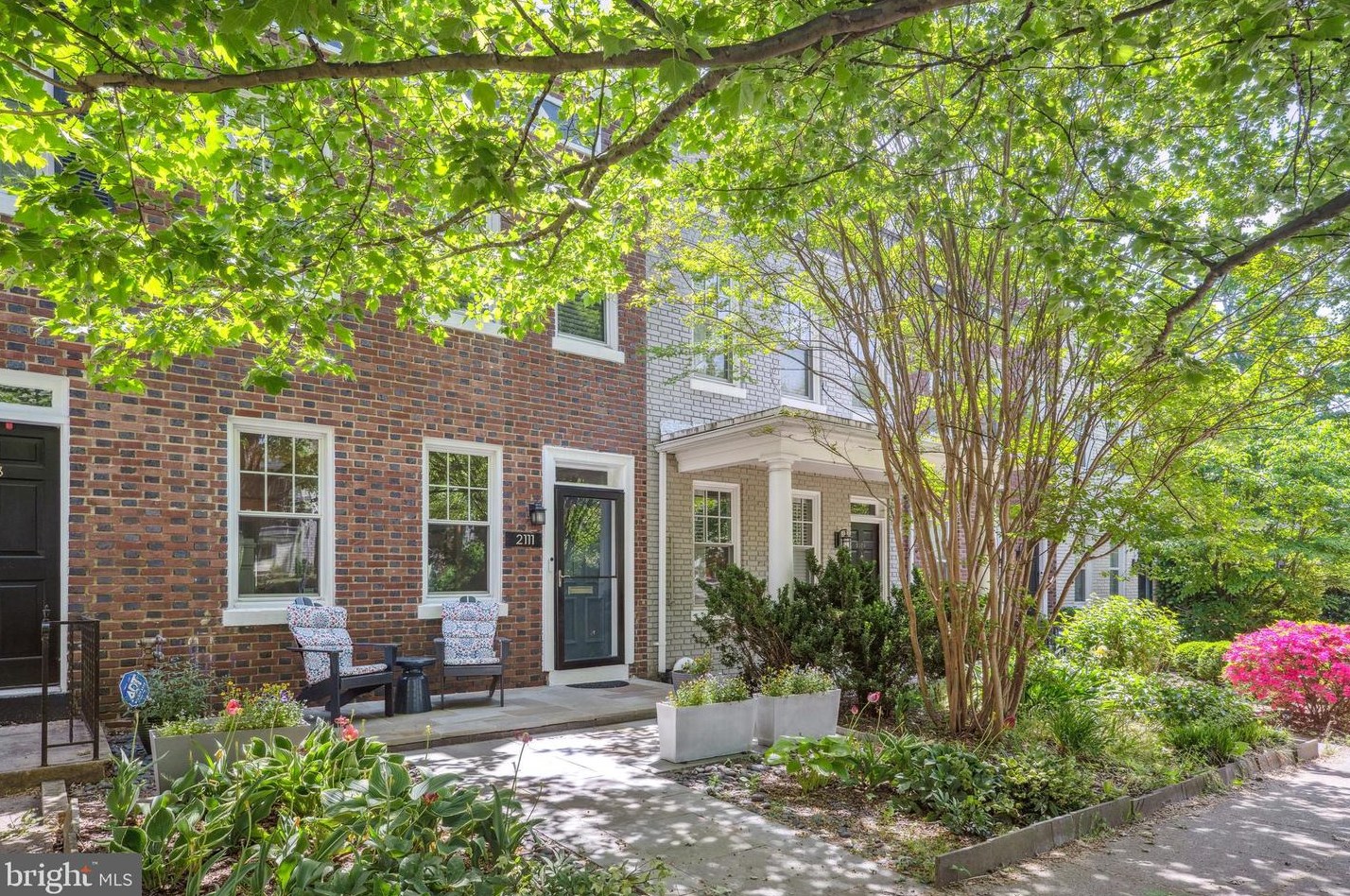 2111 37th St, Washington DC  20007-2249 exterior