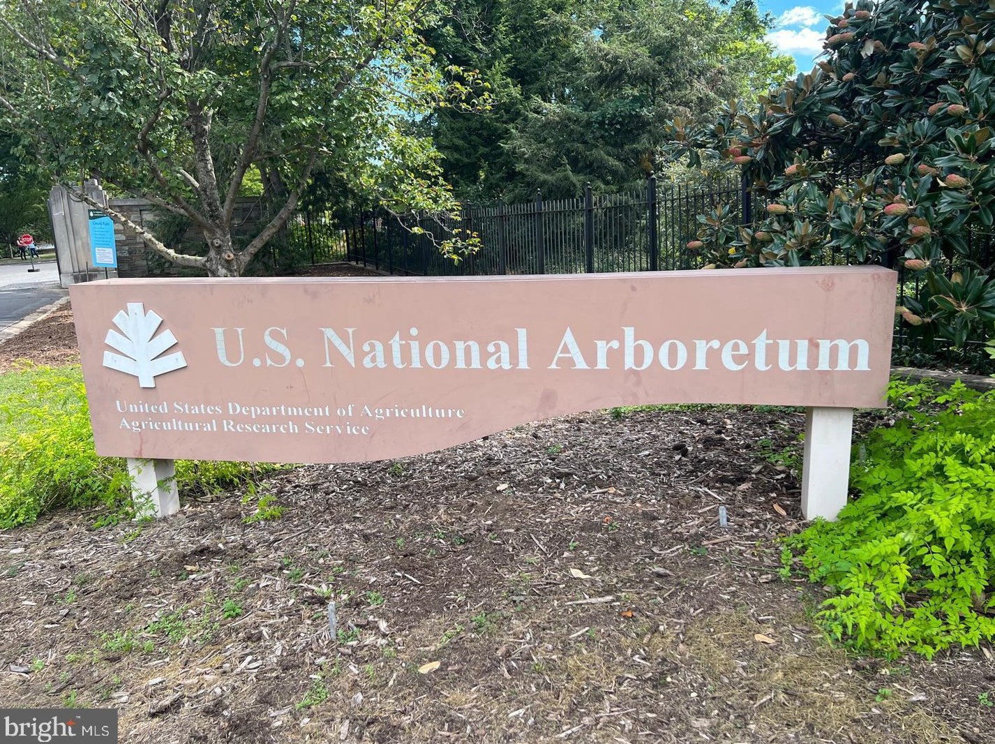 2207 Rand Pl, Washington DC 20002-1912 exterior