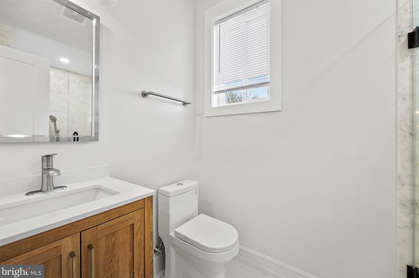 2207 Rand Pl, Washington DC 20002-1912 exterior