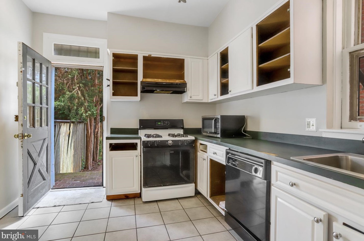 617 Elliott St, Washington DC 20002-5417 exterior