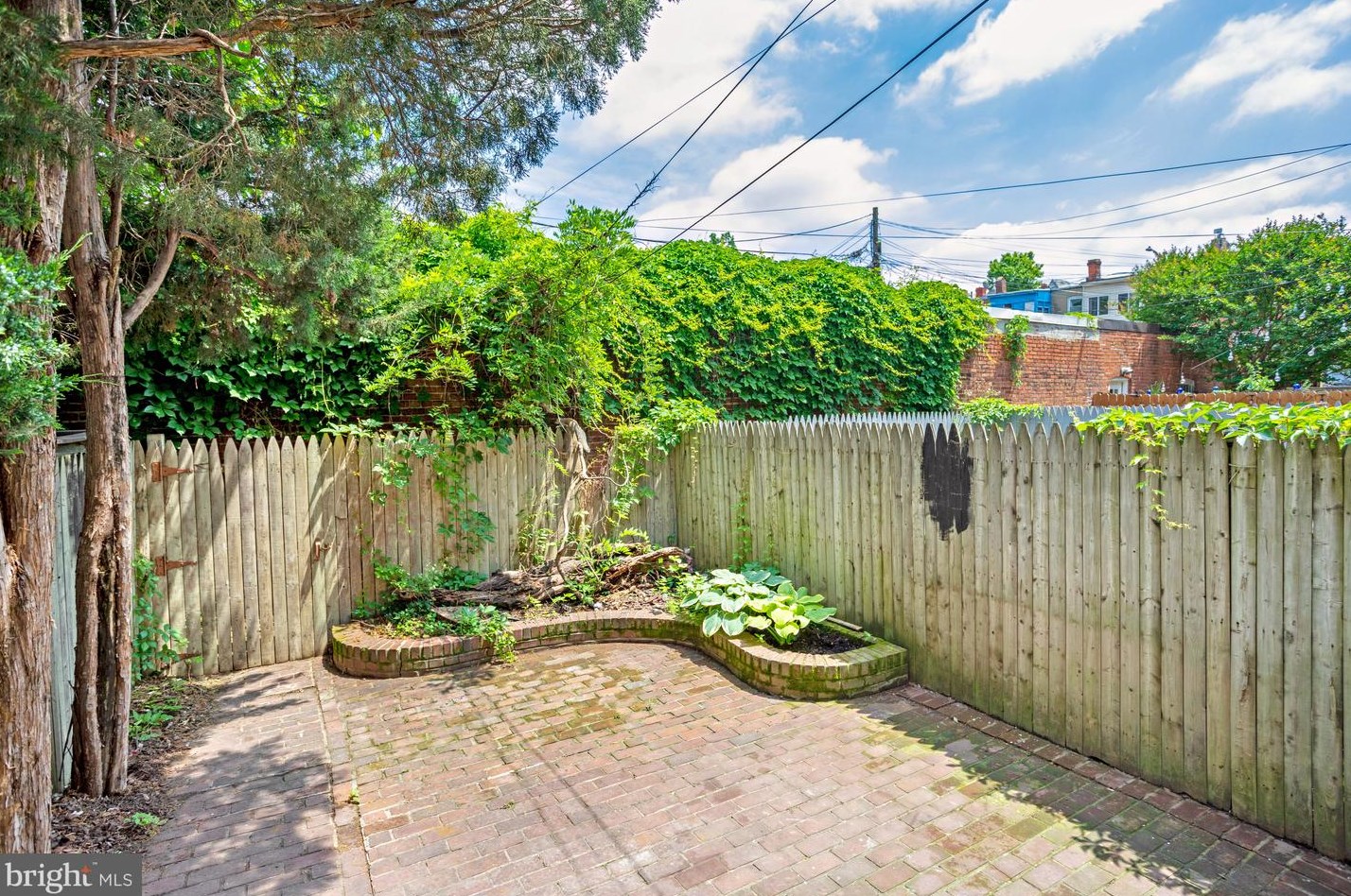 617 Elliott St, Washington DC 20002-5417 exterior