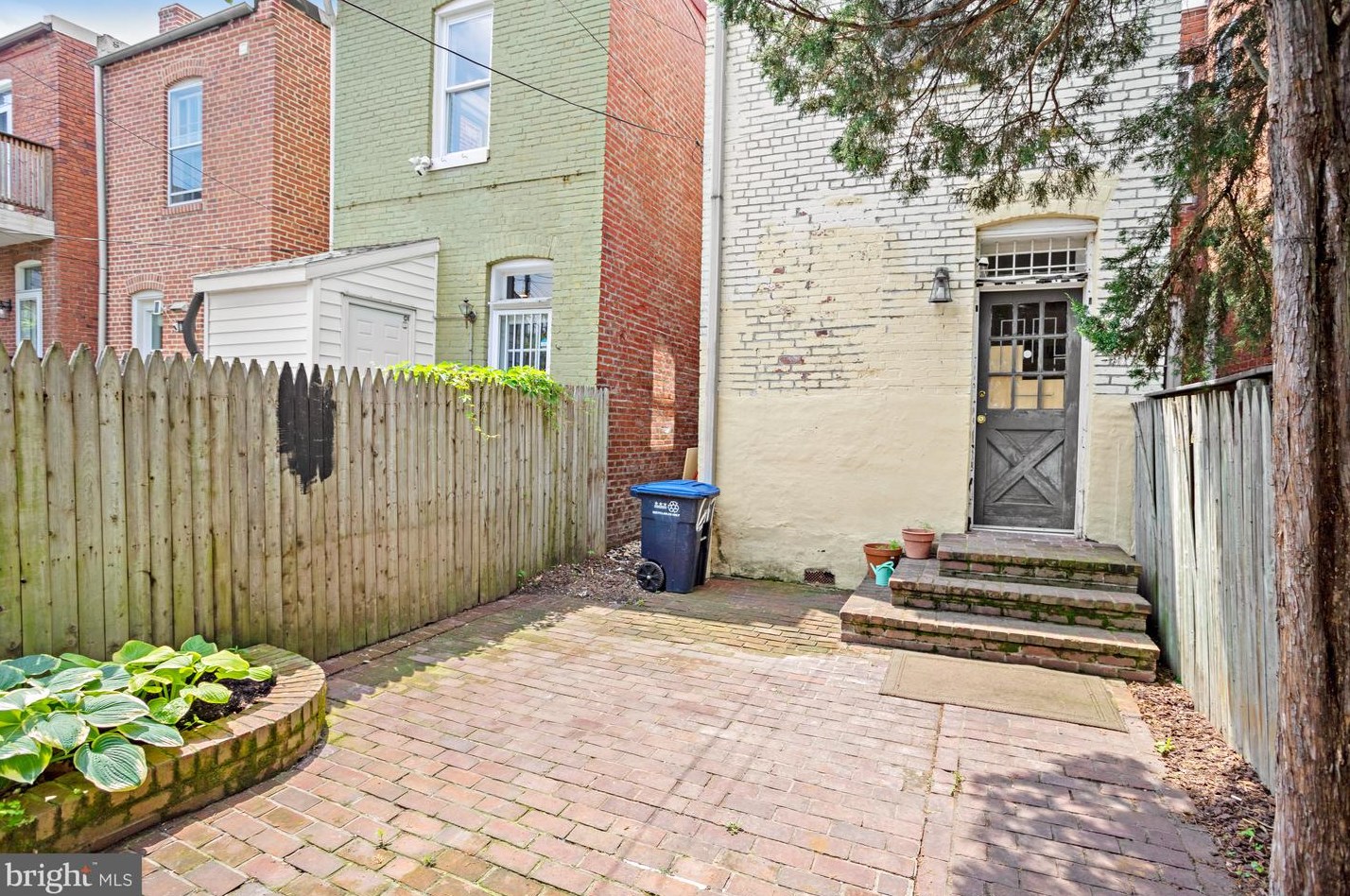 617 Elliott St, Washington DC 20002-5417 exterior