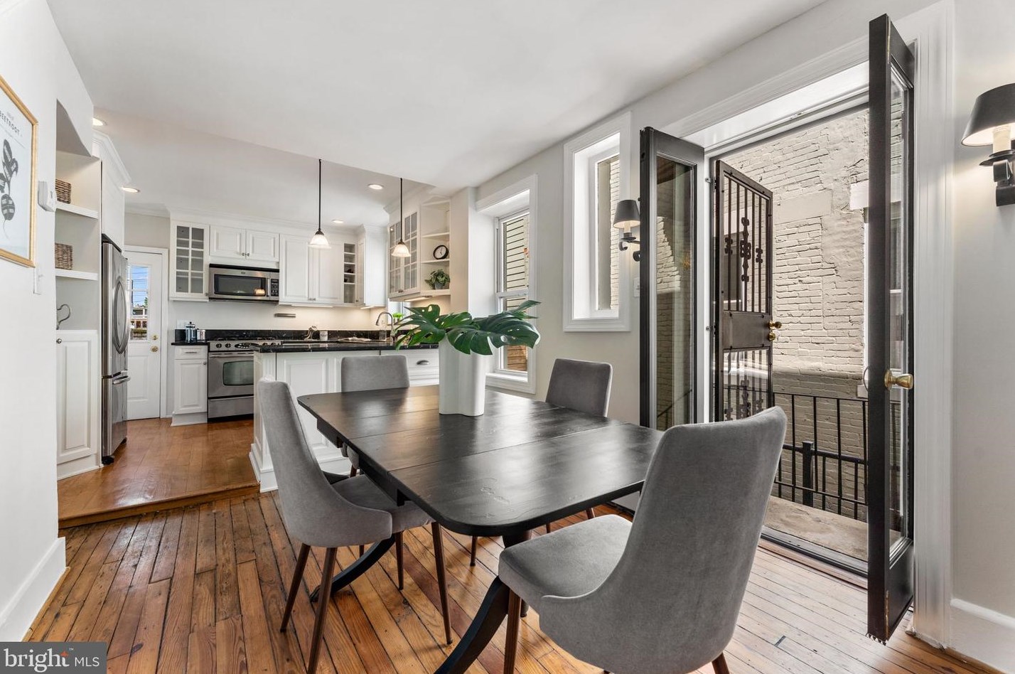 1610 D St, Washington DC  20003-2440 exterior