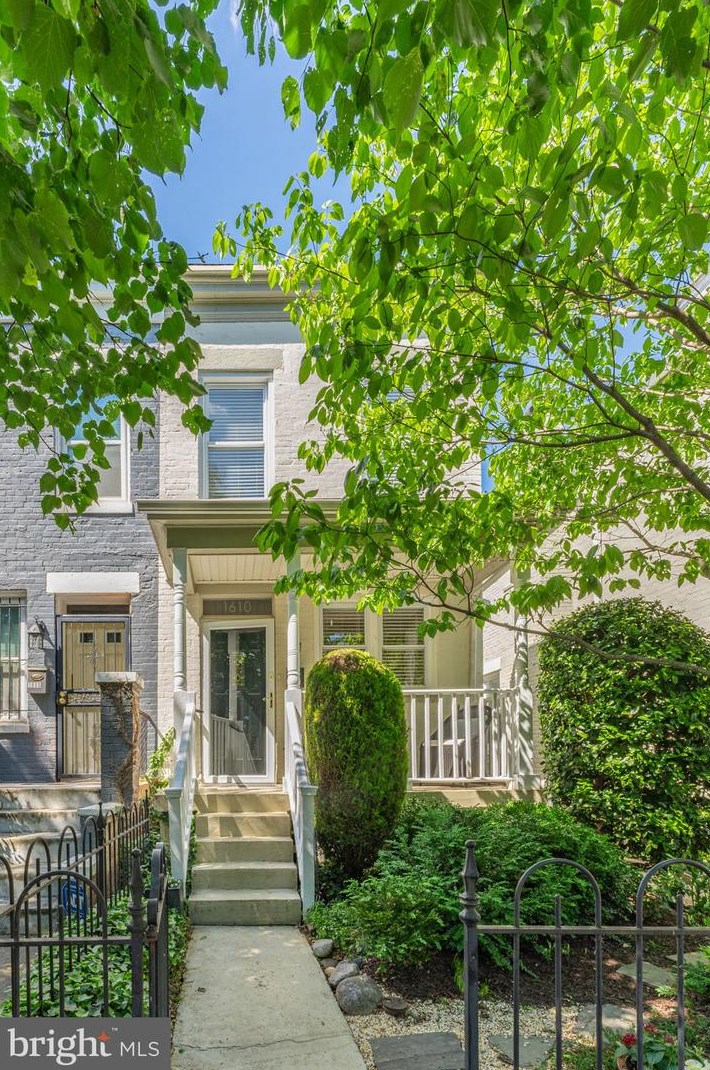 1610 D St, Washington DC  20003-2440 exterior
