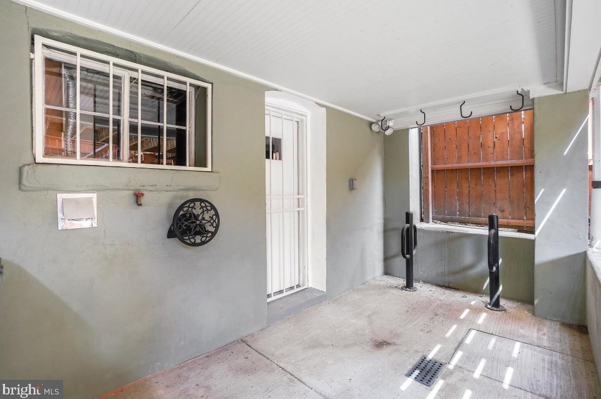 1671 Rosedale St, Washington DC 20002-4636 exterior