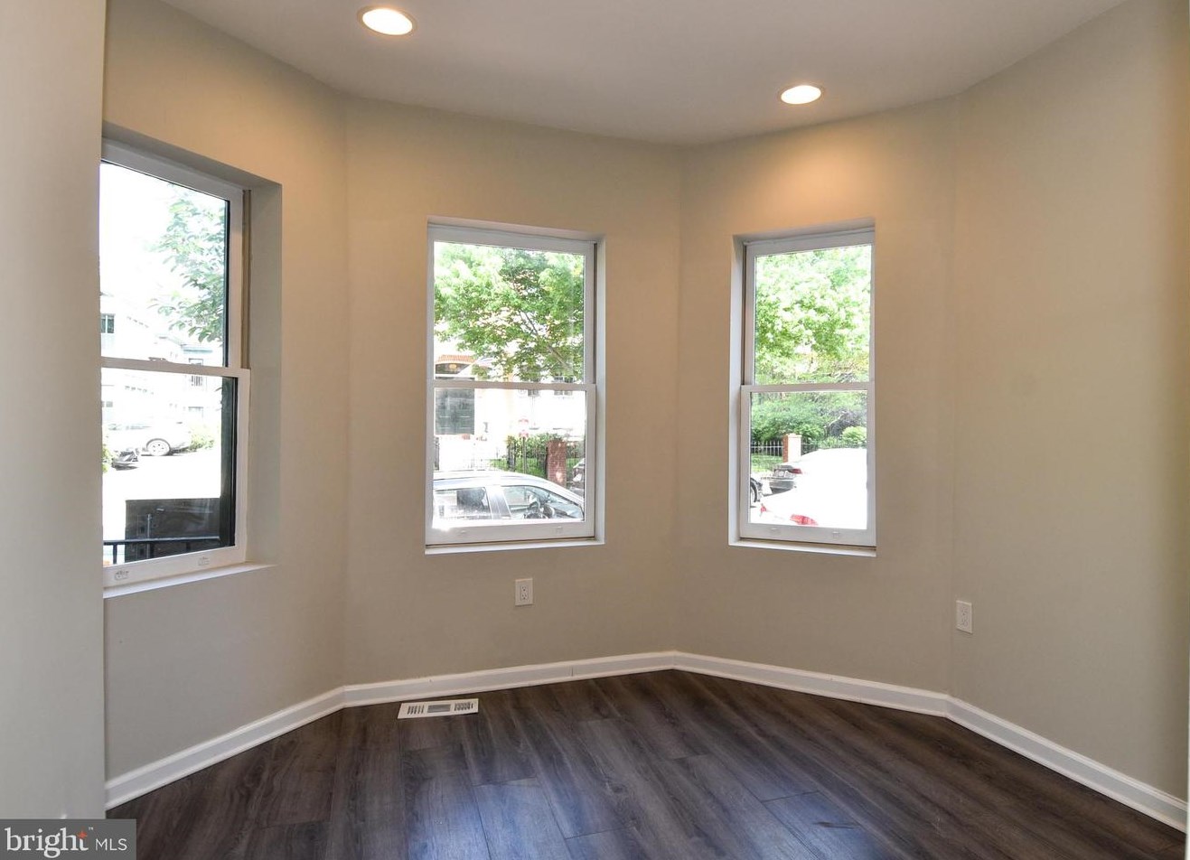 522 T St, Washington DC  20001-1811 exterior