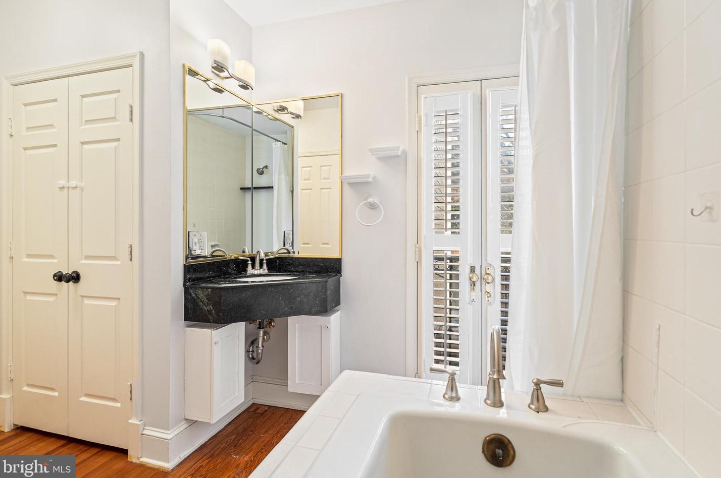 3408 Dent Pl, Washington DC 20007-2713 exterior