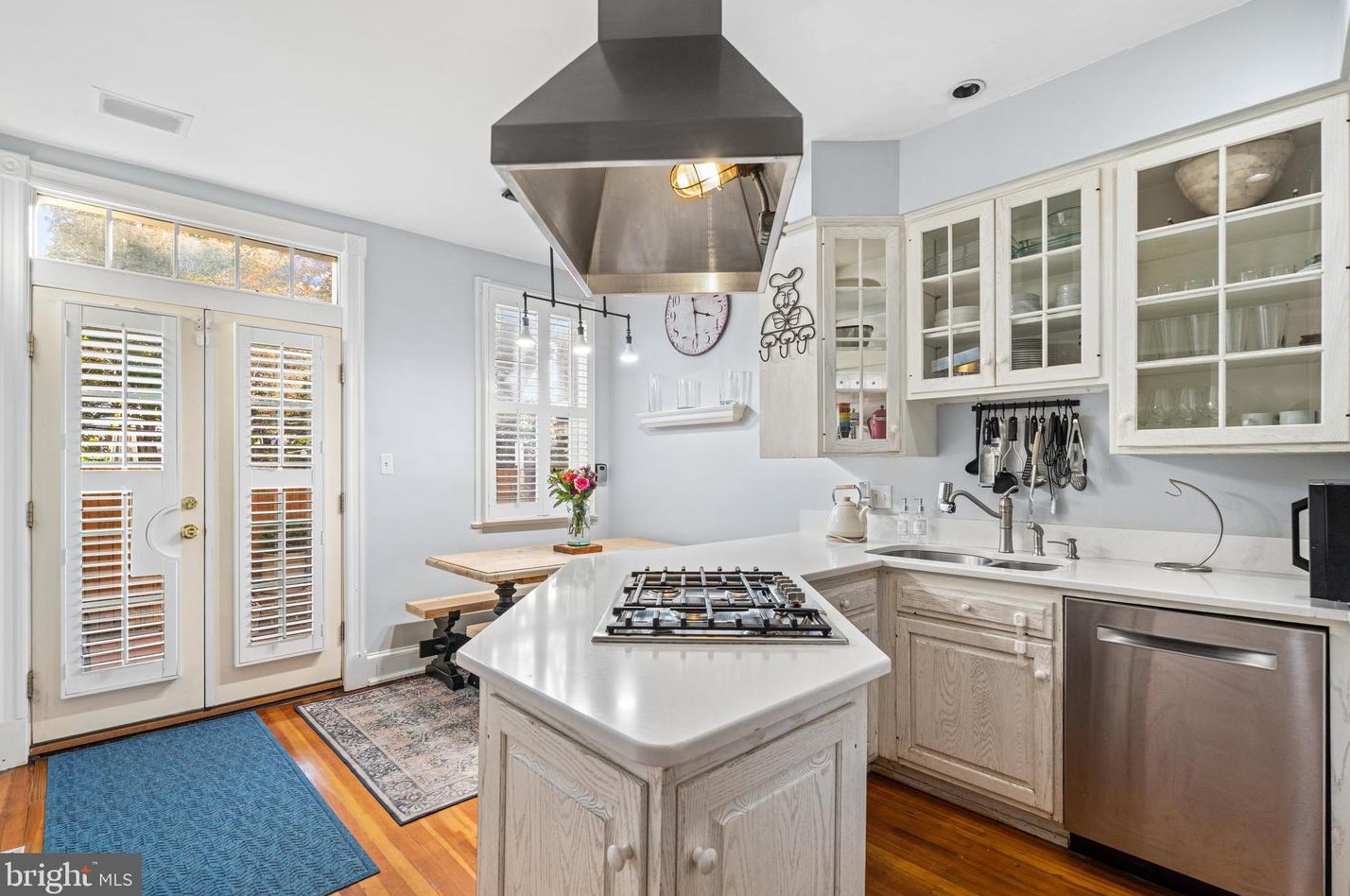 3408 Dent Pl, Washington DC 20007-2713 exterior