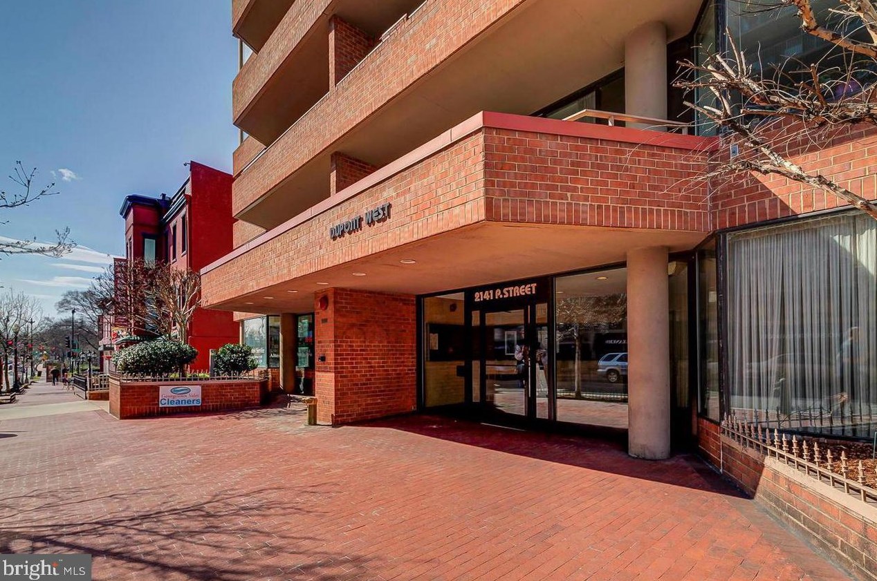 2141 P St, Washington DC  20037-3528 exterior