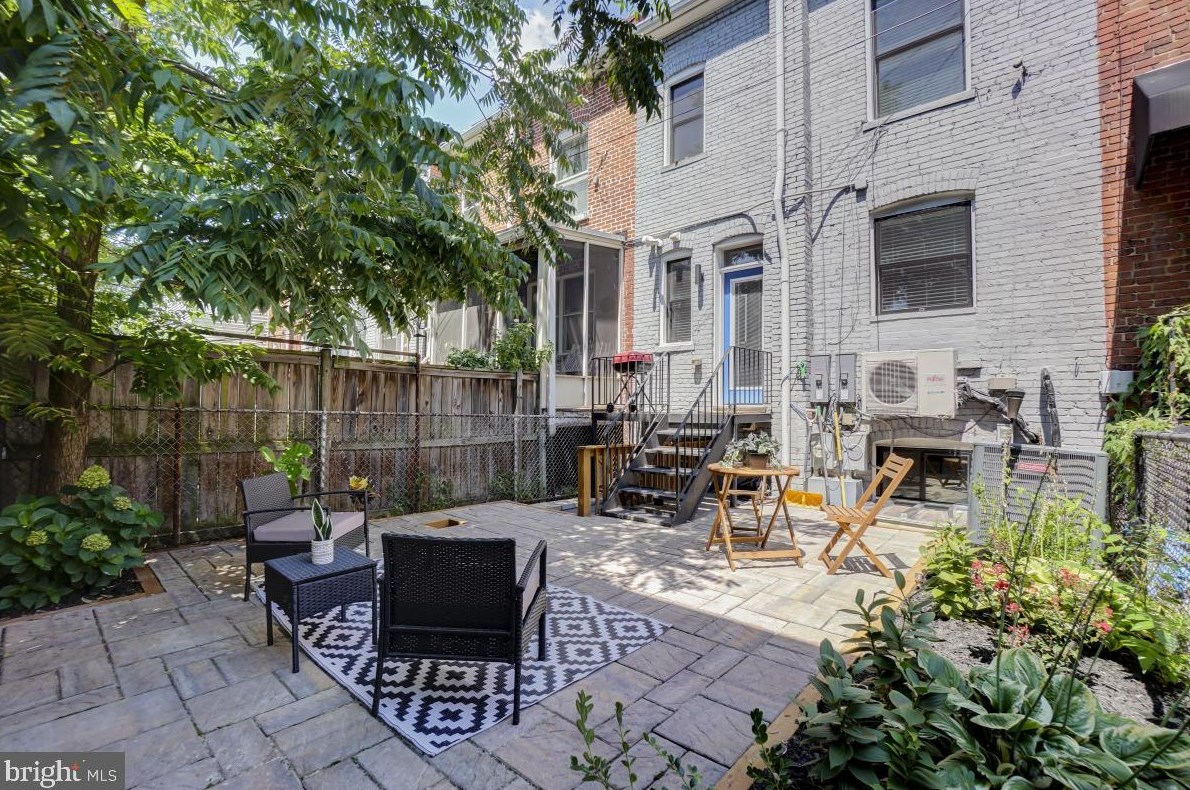 921 L St, Washington DC  20002-3729 exterior