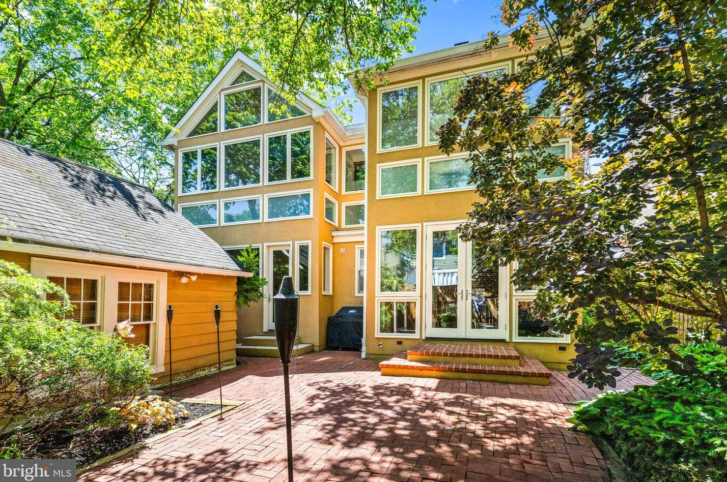 5335 43rd St, Washington DC  20015-2007 exterior