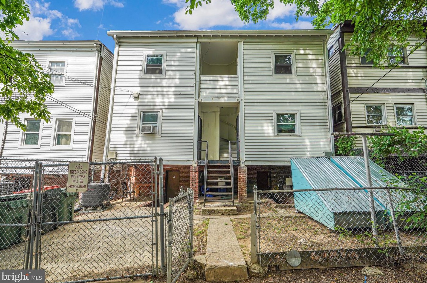 1321 Orren St, Washington DC 20002-3932 exterior