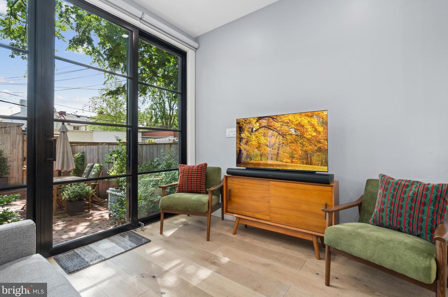 516 10th St, Washington DC  20003-2806 exterior