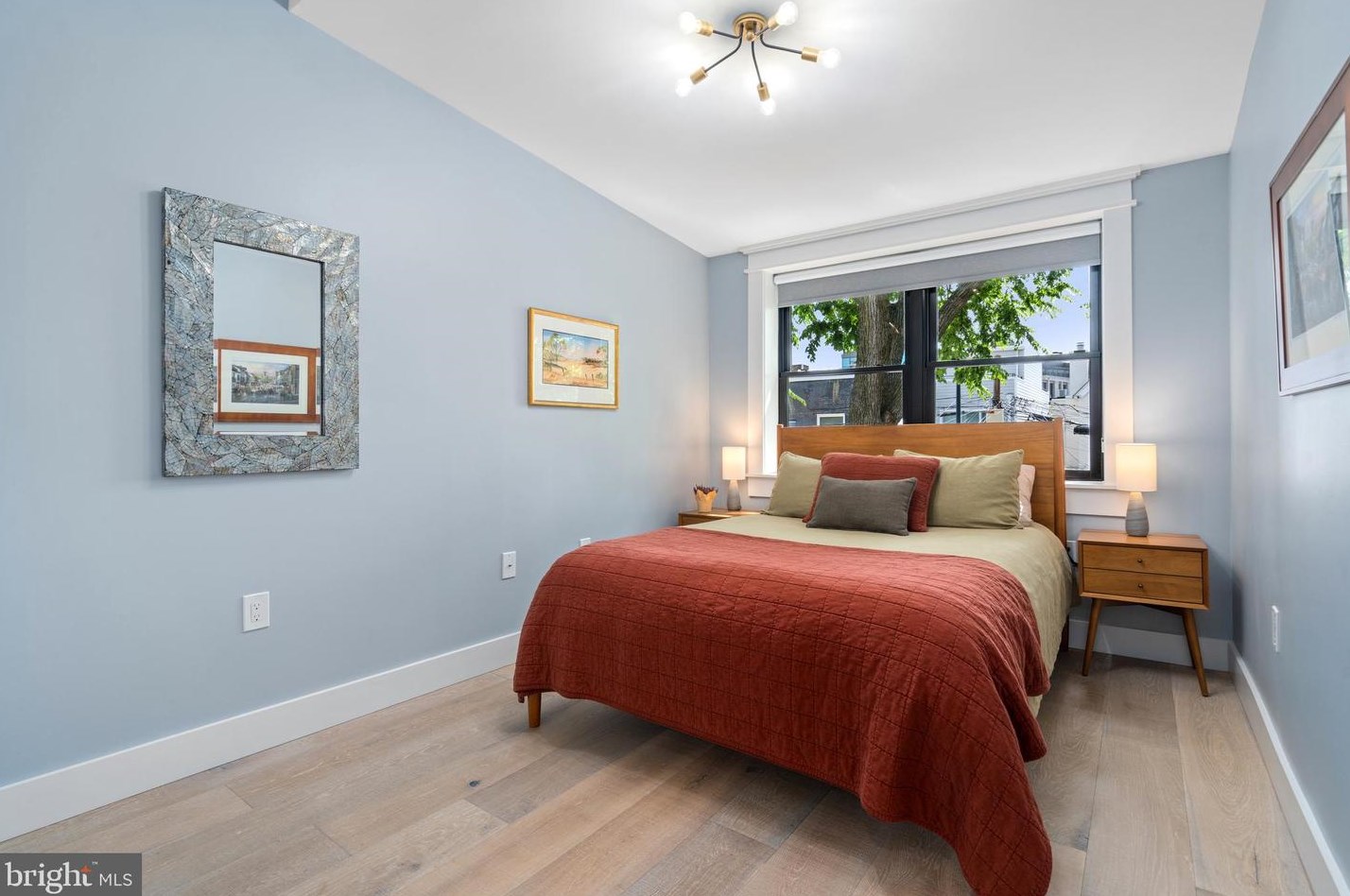 516 10th St, Washington DC  20003-2806 exterior