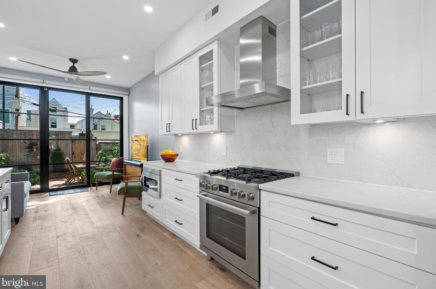 516 10th St, Washington DC  20003-2806 exterior