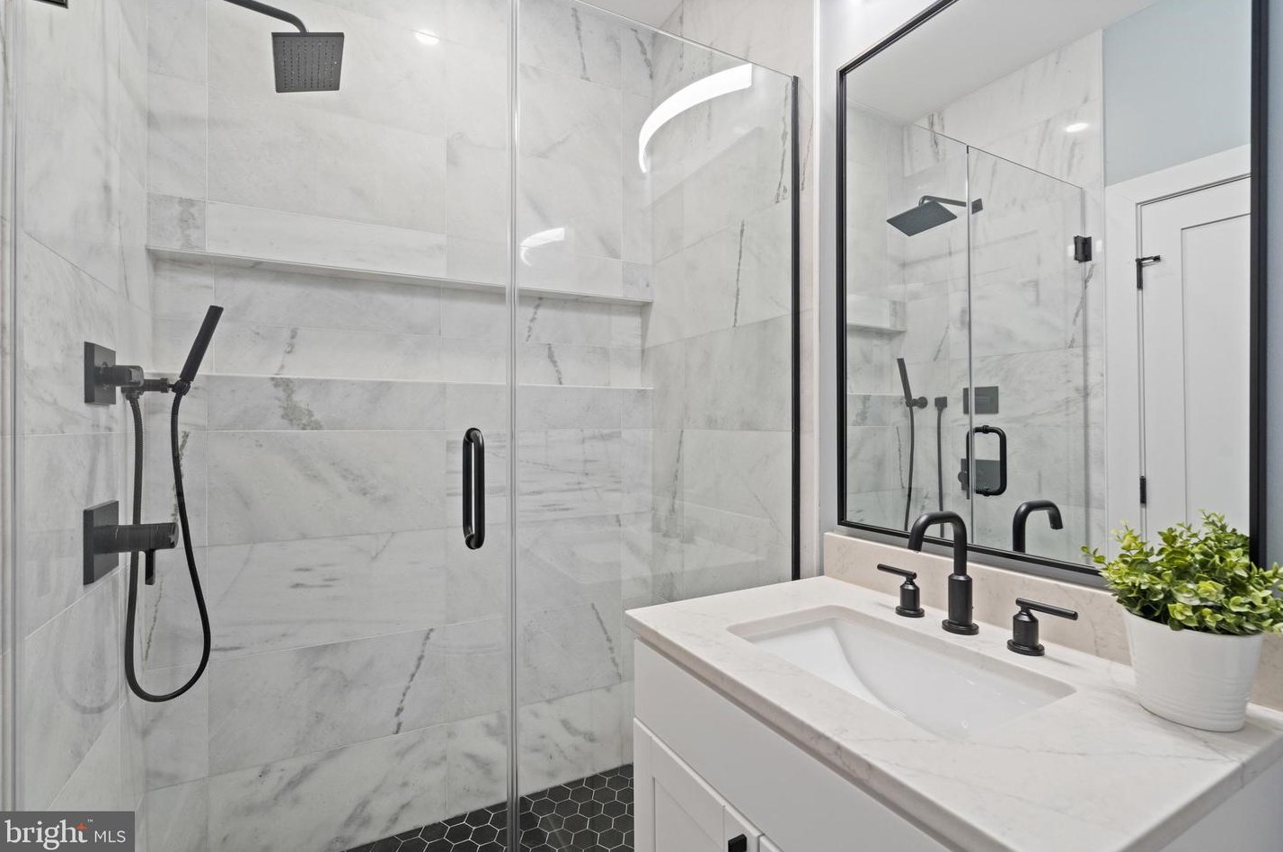 516 10th St, Washington DC  20003-2806 exterior