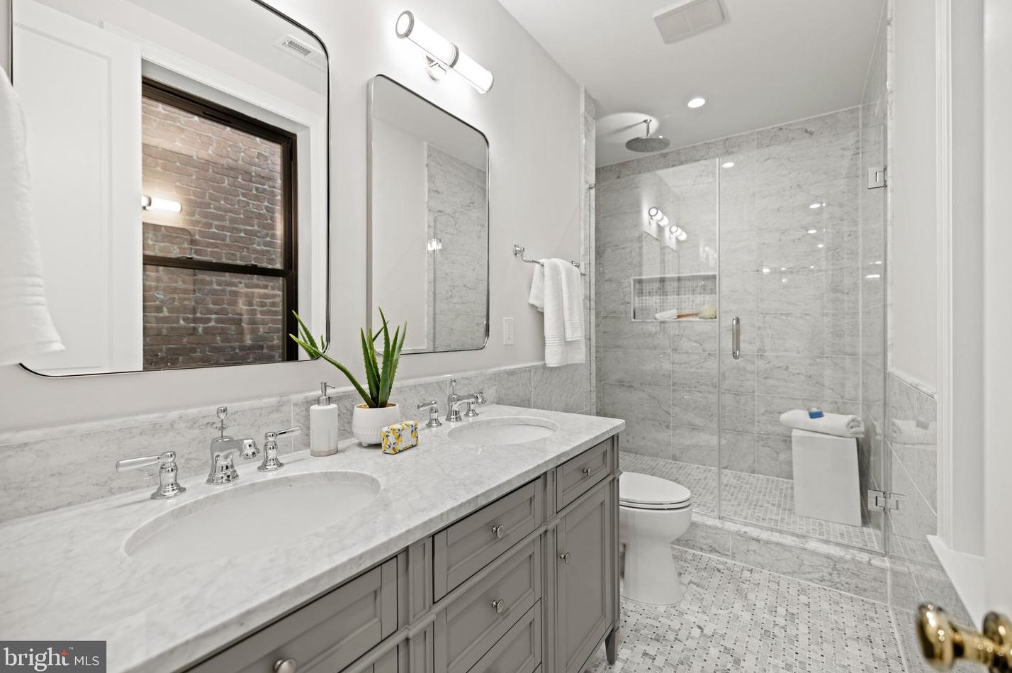 1451 Chapin St, Washington DC  20009-4510 exterior