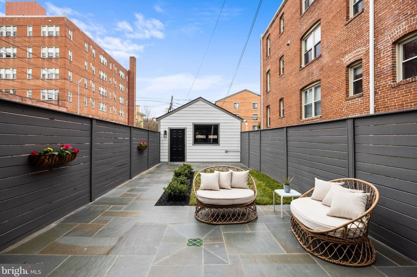 1451 Chapin St, Washington DC  20009-4510 exterior