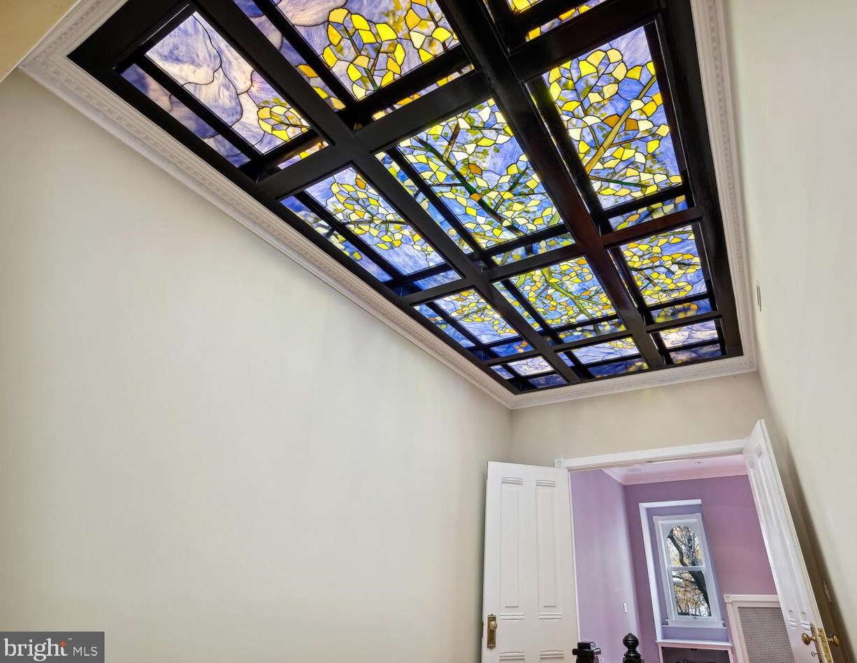 2010 Hillyer Pl, Washington DC 20009-1006 exterior