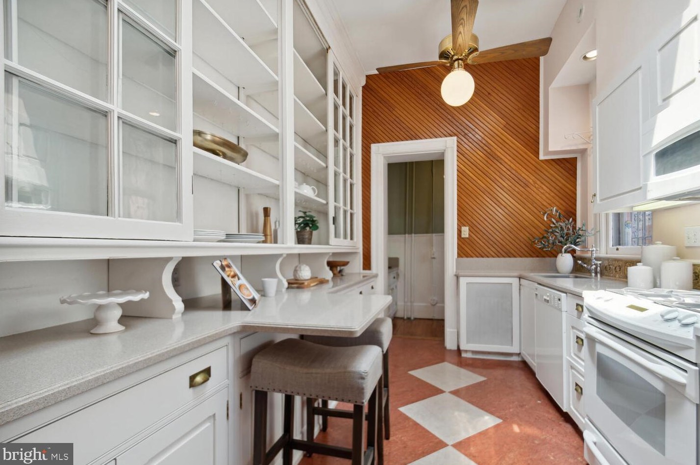 2010 Hillyer Pl, Washington DC 20009-1006 exterior