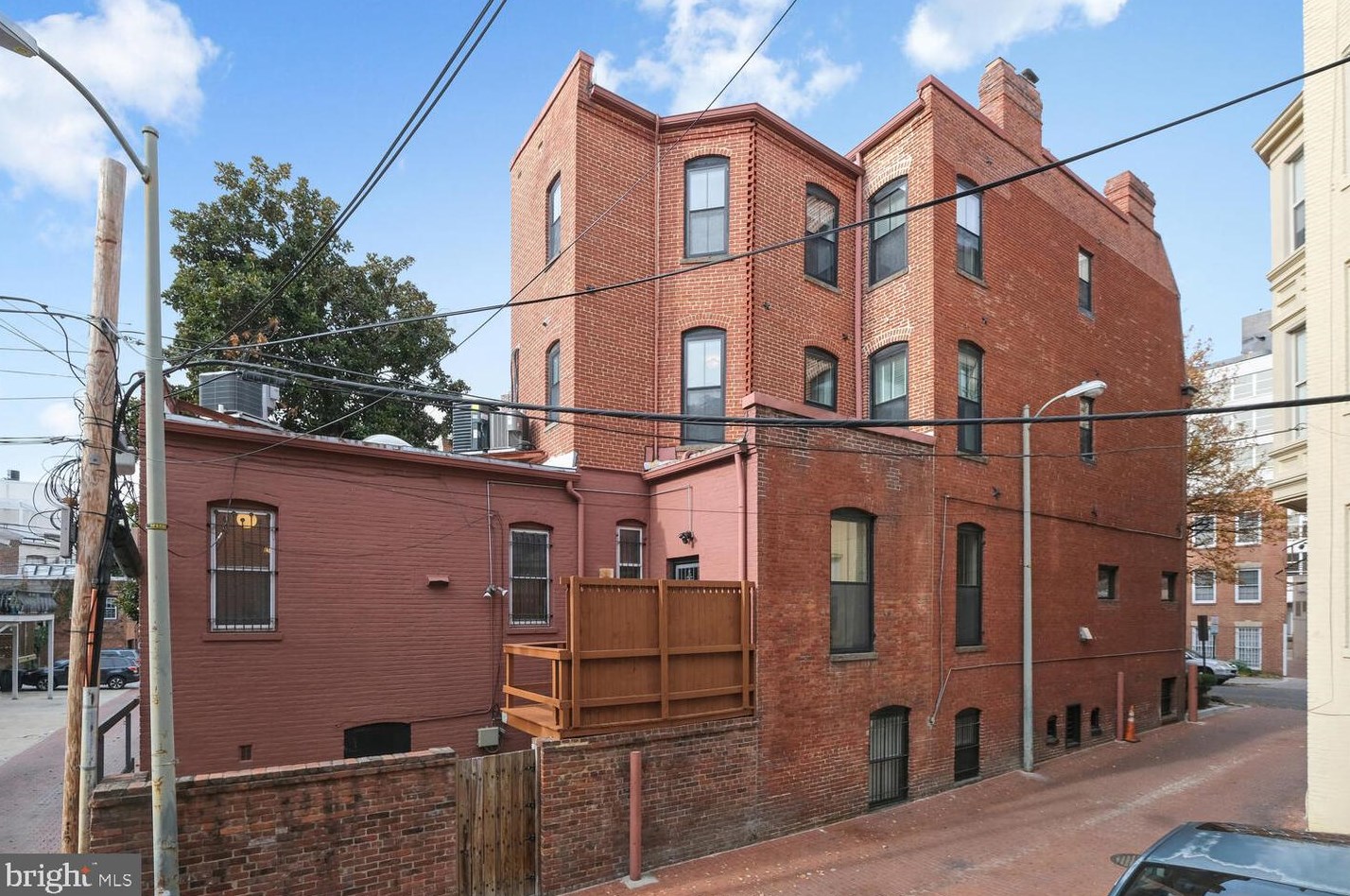 2010 Hillyer Pl, Washington DC 20009-1006 exterior