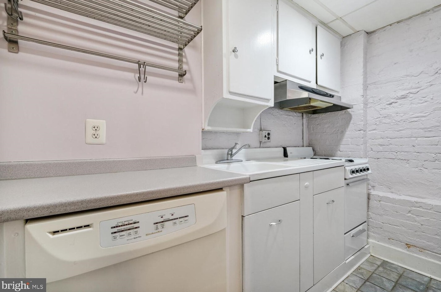 2010 Hillyer Pl, Washington DC 20009-1006 exterior