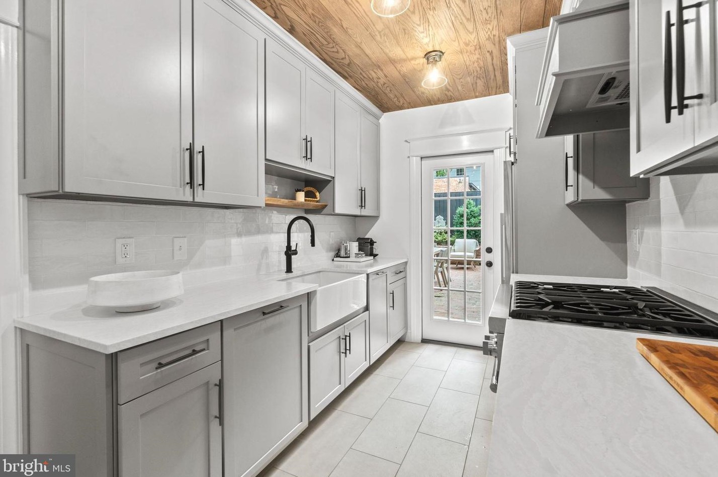 3025 Cambridge Pl, Washington DC  20007-2914 exterior