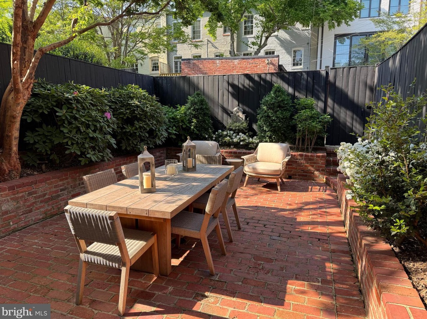 3025 Cambridge Pl, Washington DC  20007-2914 exterior