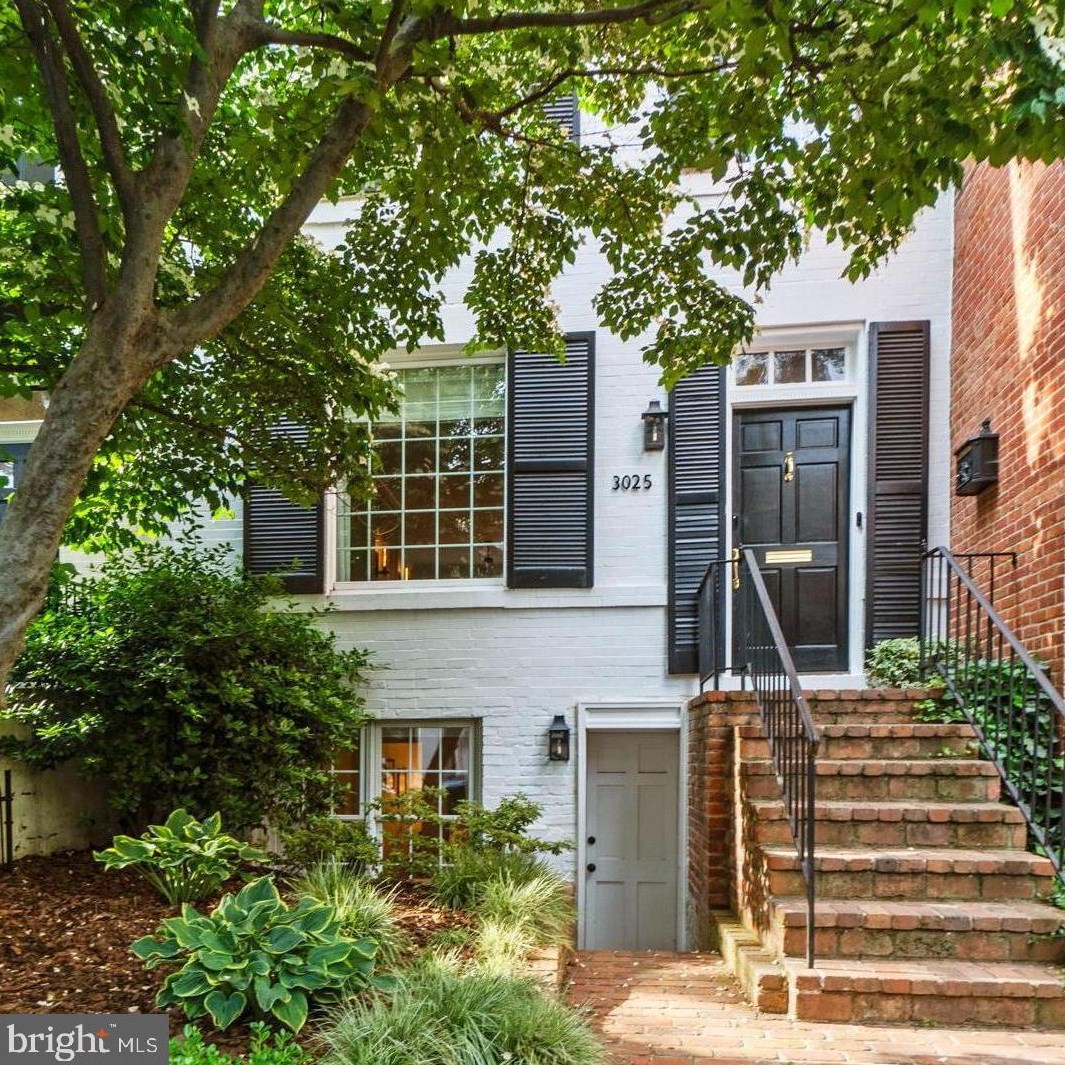 3025 Cambridge Pl, Washington DC  20007-2914 exterior