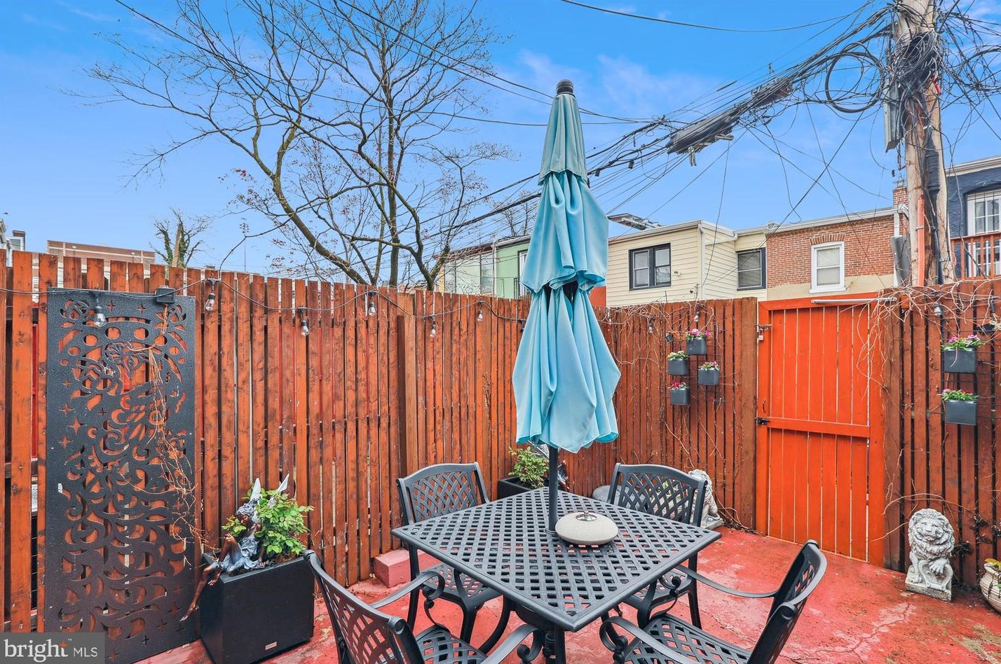 2209 12th Pl, Washington DC  20009-4405 exterior