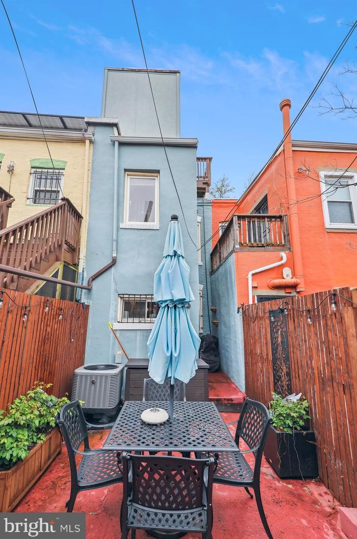 2209 12th Pl, Washington DC  20009-4405 exterior