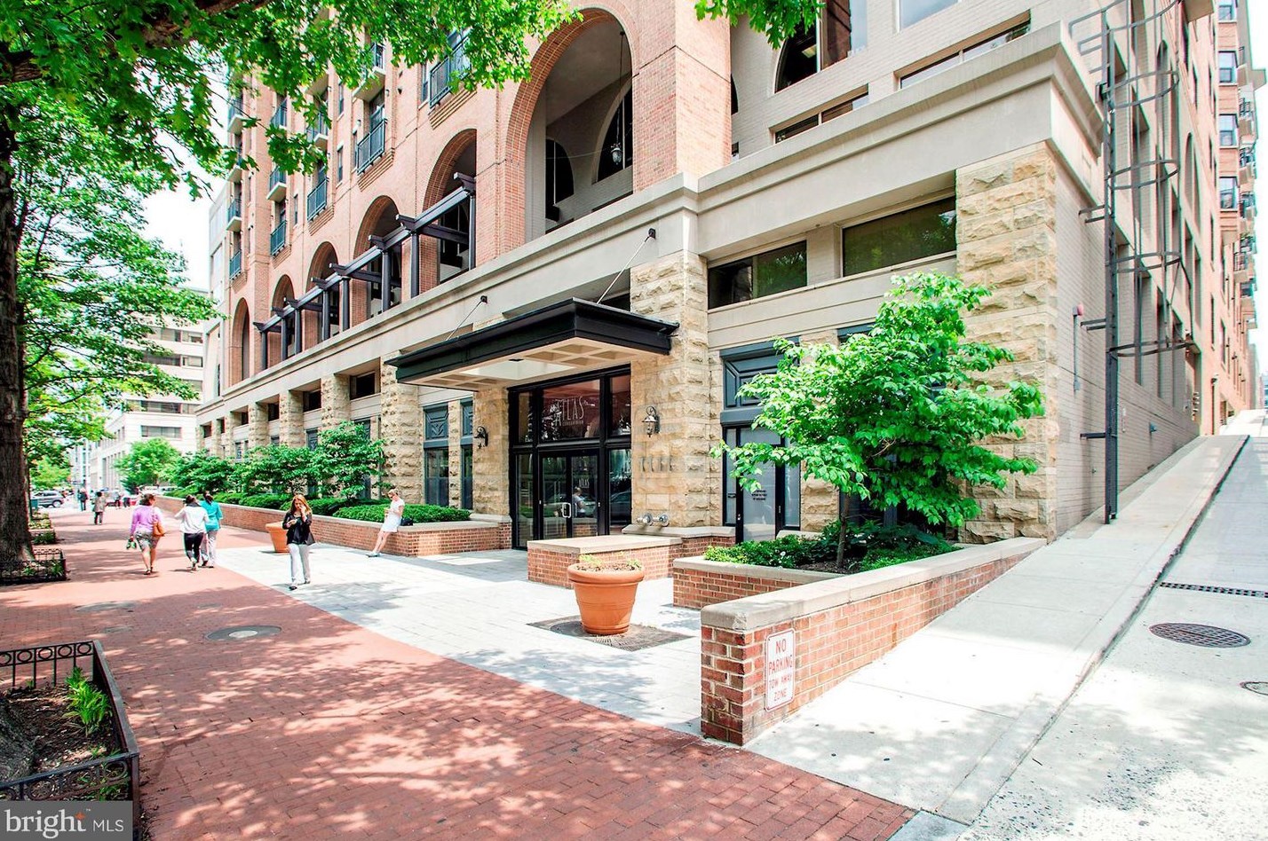 1111 25th St, Washington DC  20037-1447 exterior