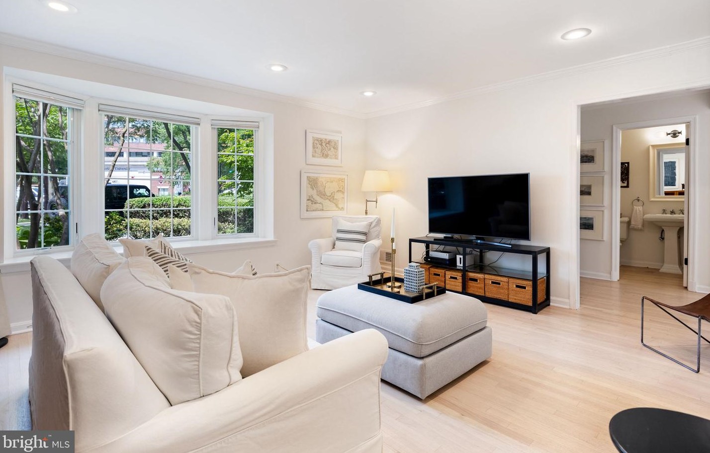 4253 Fordham Rd, Washington DC 20016-1931 exterior