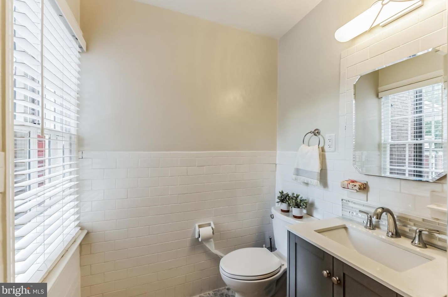 1555 33rd St, Washington DC  20007-2750 exterior