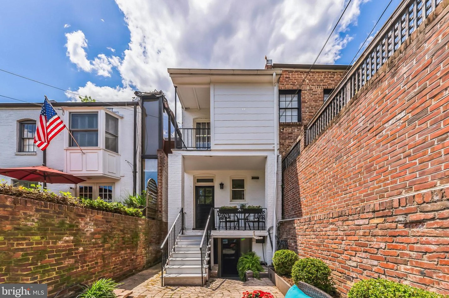 1555 33rd St, Washington DC  20007-2750 exterior