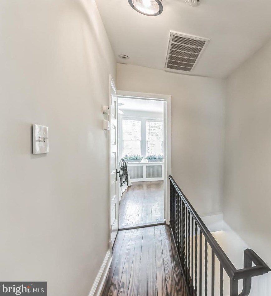 1555 33rd St, Washington DC  20007-2750 exterior