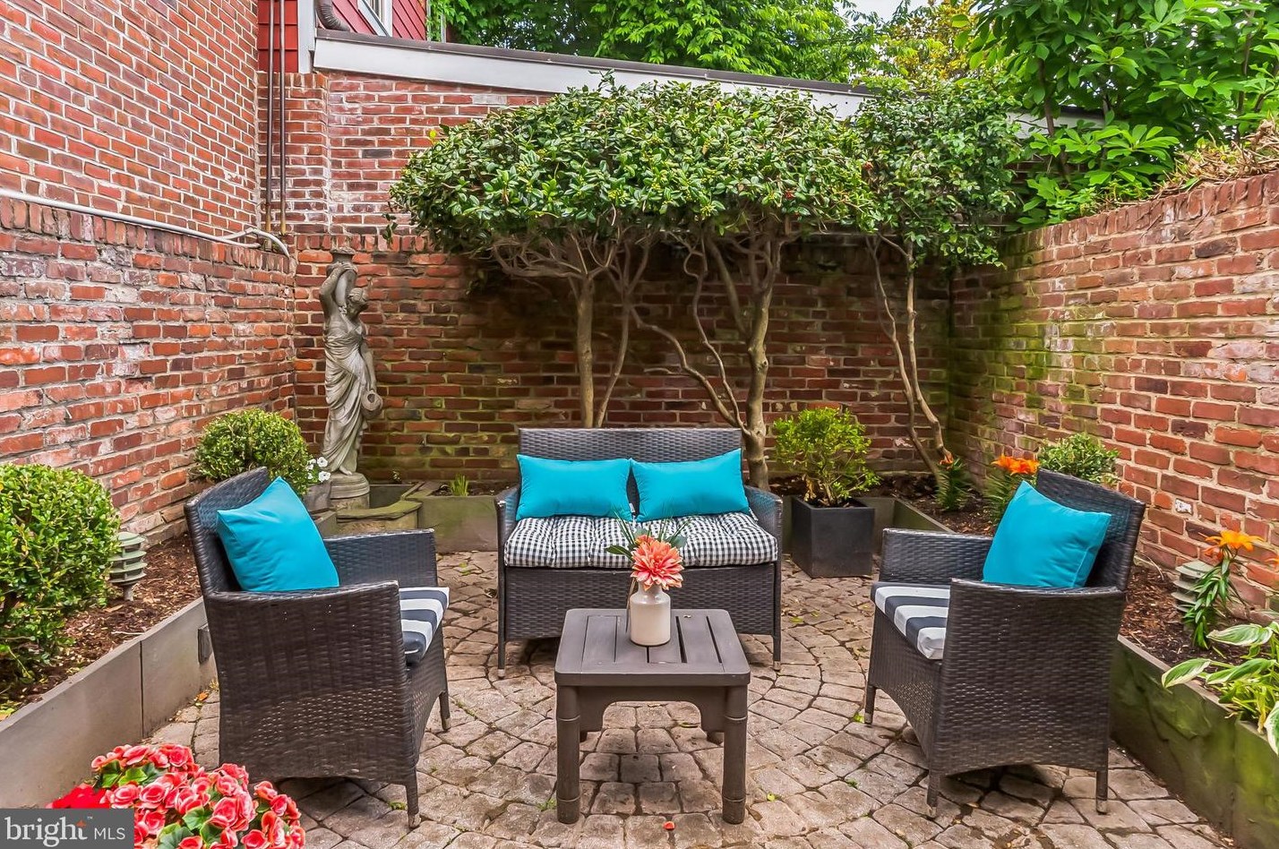 1555 33rd St, Washington DC  20007-2750 exterior