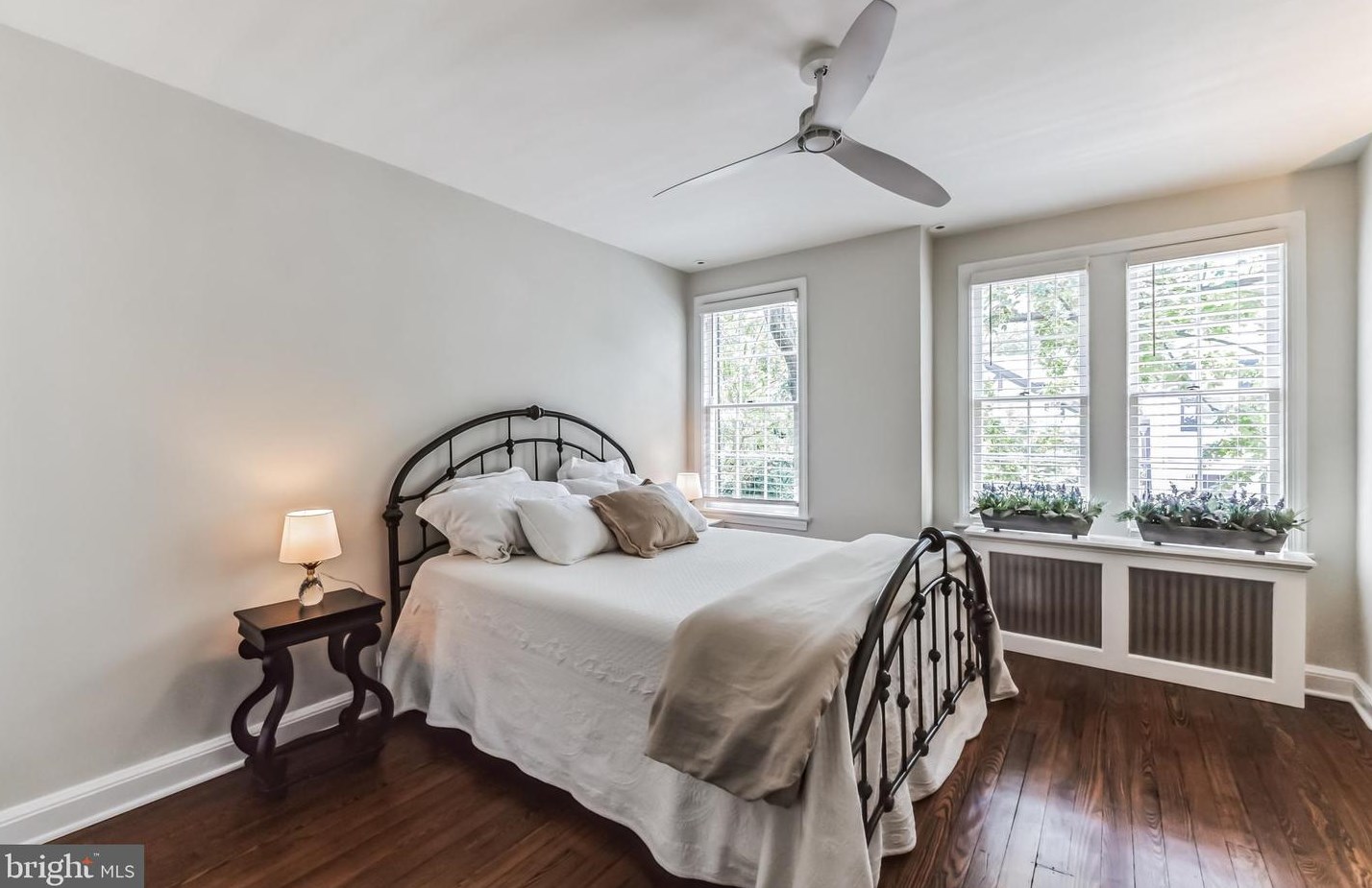 1555 33rd St, Washington DC  20007-2750 exterior