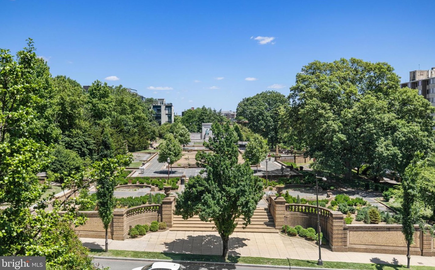 1610 Beekman Pl, Washington DC 20009-4022 exterior