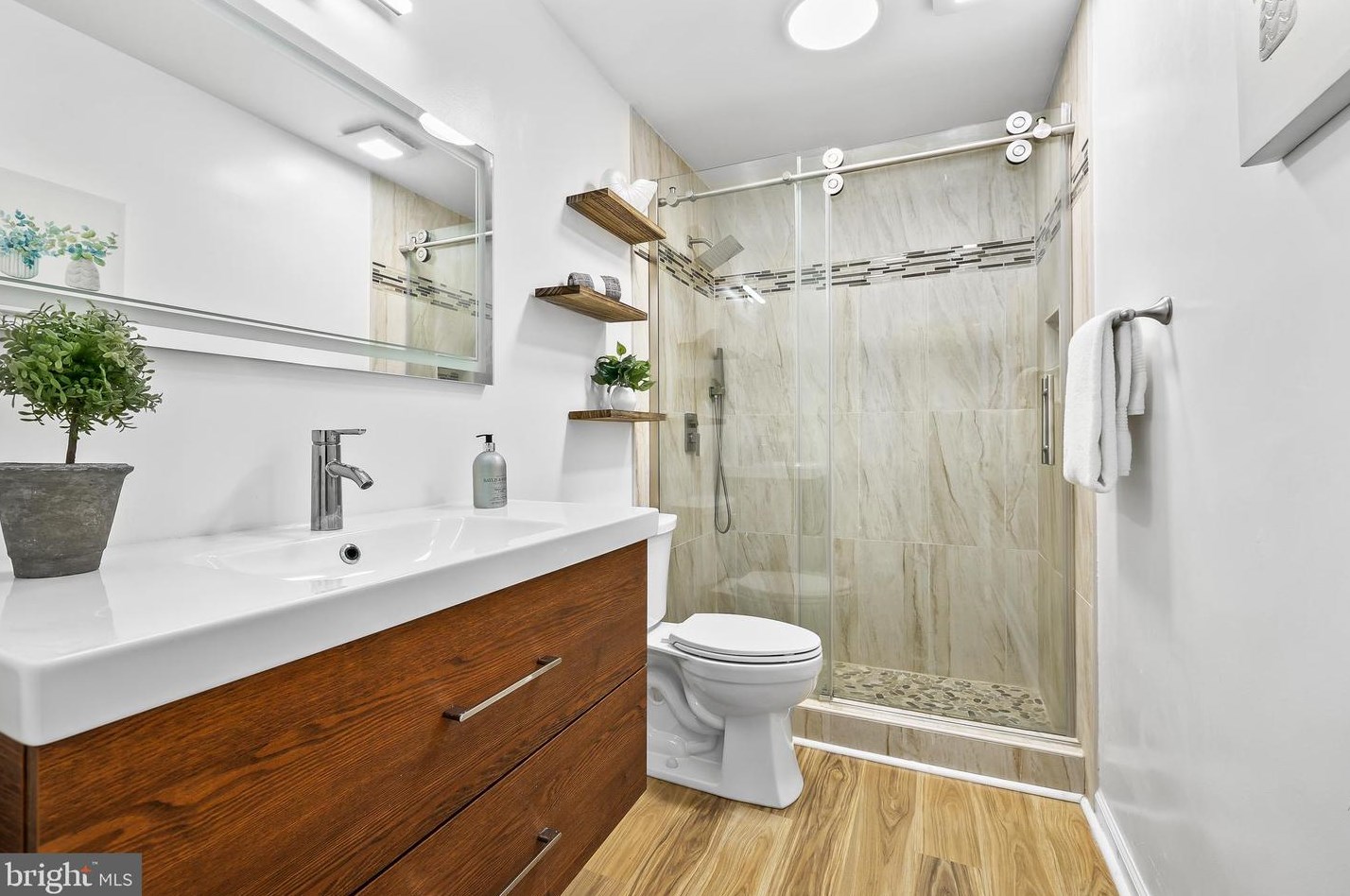 525 7 St, Washington DC 20003-2738 exterior