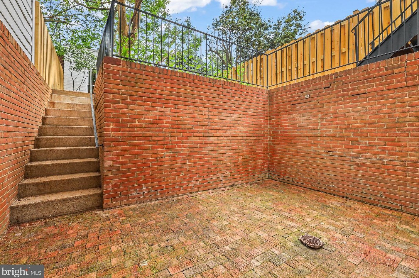 525 7 St, Washington DC 20003-2738 exterior