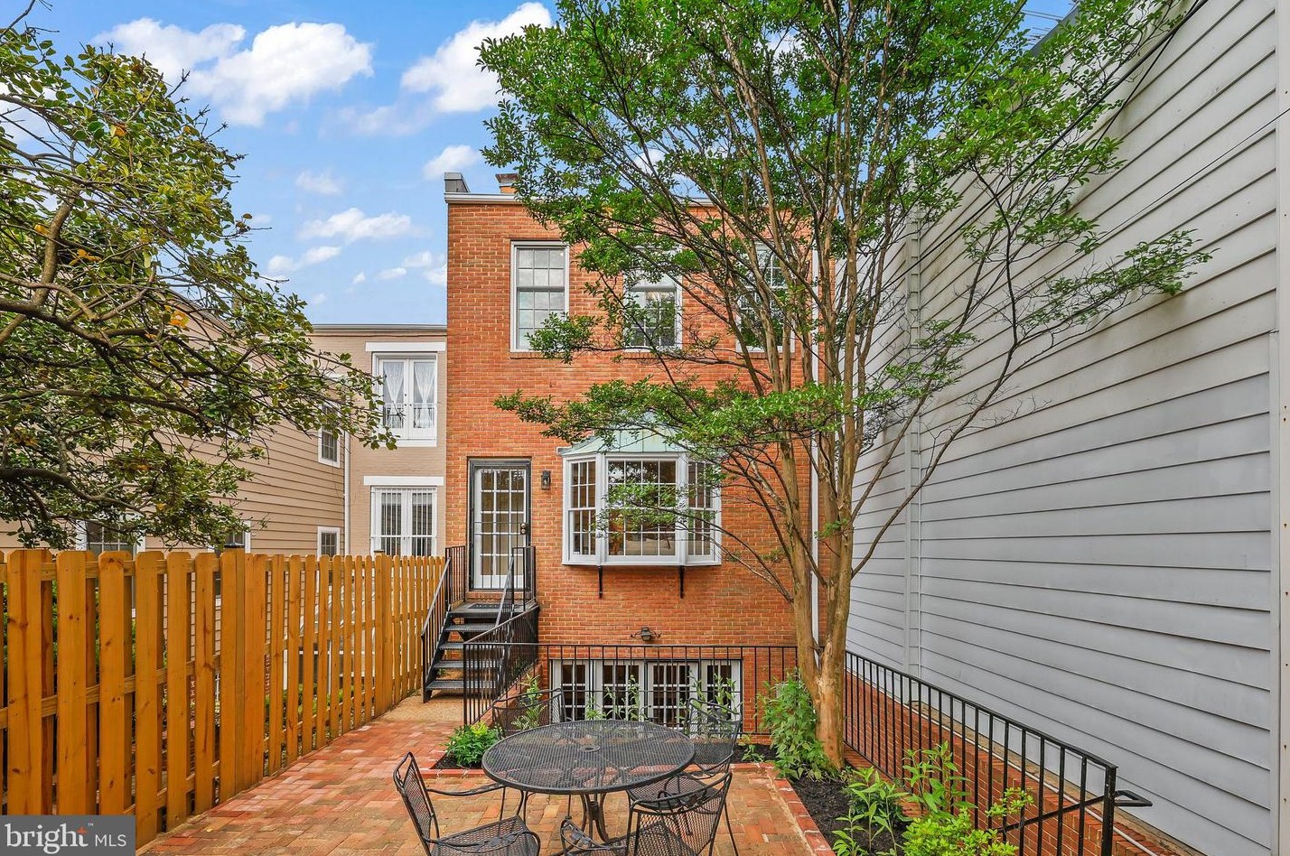 525 7 St, Washington DC 20003-2738 exterior