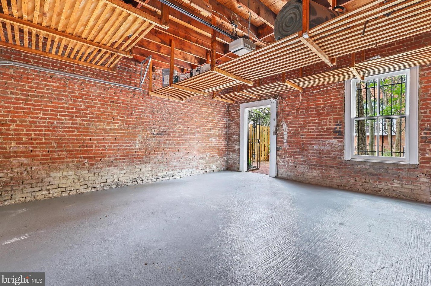 525 7 St, Washington DC 20003-2738 exterior